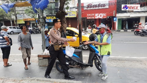 Polresta Sidoarjo Tumbuhkan Rasa Peduli di Tengah Patroli