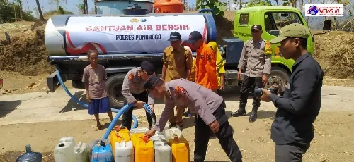 Polres Ponorogo Droping Air Bersih Untuk Warga Desa Duri