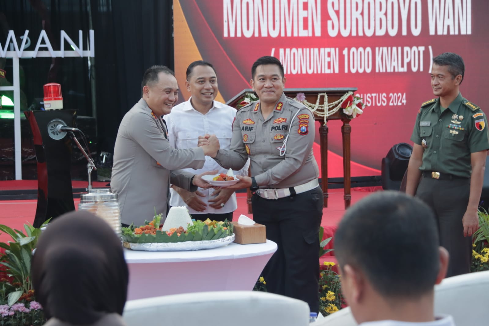 Kapolrestabes Surabaya Bersama Walikota Surabaya Resmikan Monumen Knalpot Brong