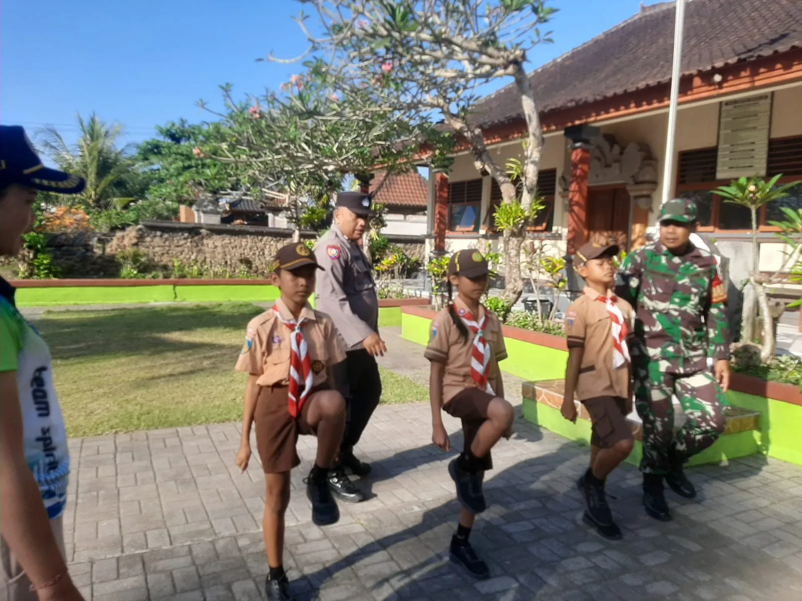 Latihan Pengibaran Bendera, Sinergi TNI-Polri Gelorakan Hari Kemerdekaan