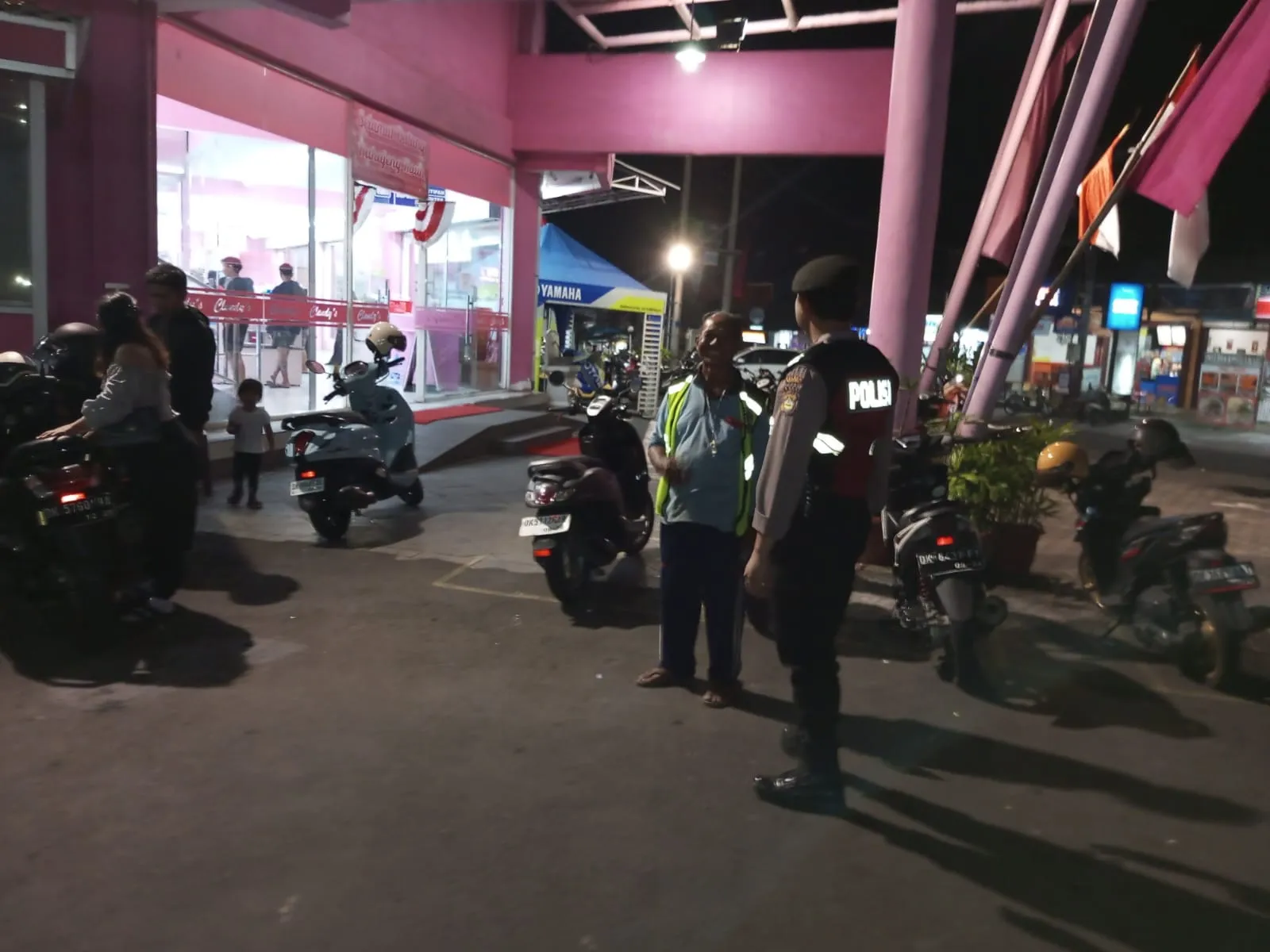 Ajak Satpam Jaga Kamtibmas, Patroli Dialogis Sambangi Swalayan Clandys Mart