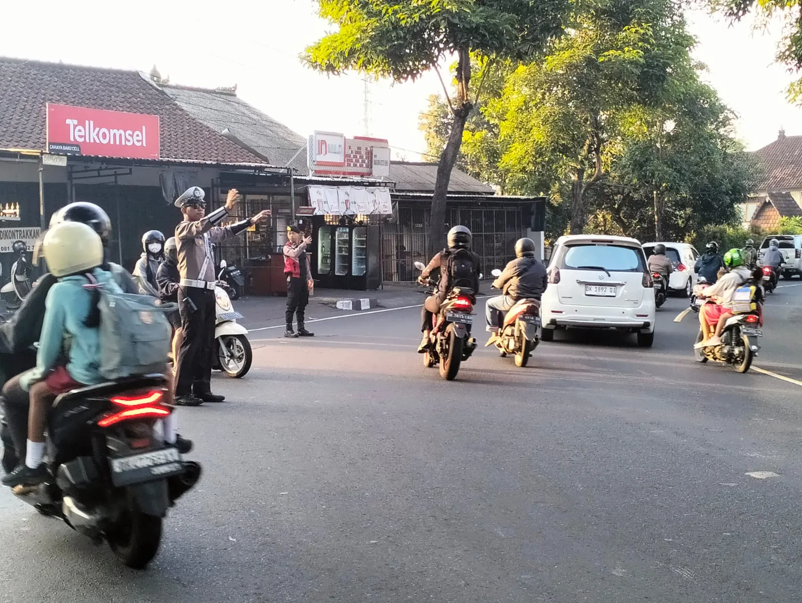 Berikan Pelayanan ke Pengguna Jalan, Polres Badung Gelar Personil di Lapangan