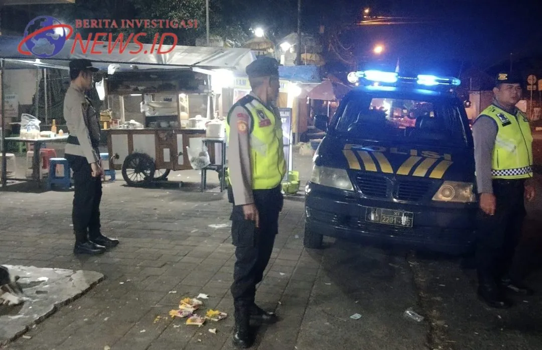 Blue Light Patrol Polsek Abiansemal Sambangi Pasar Senggol Blahkiuh, Cegah Terjadinya Gangguan Kamtibmas