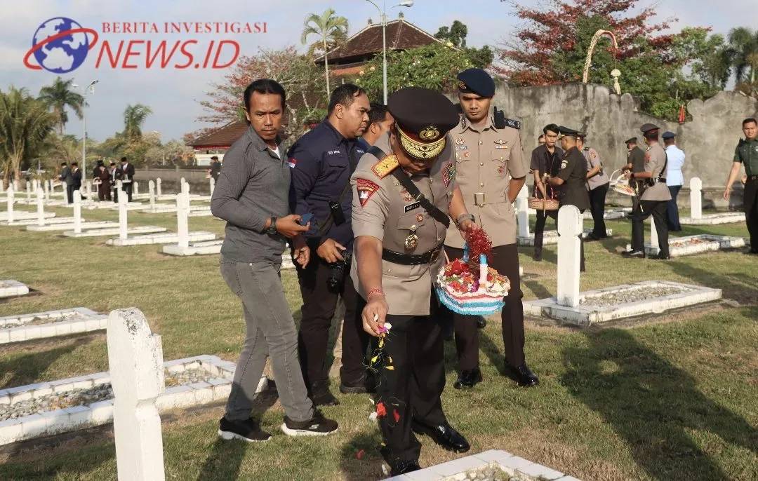 Peringati Hari Jadi Provinsi Bali ke 66, Wakapolda Bali Laksanakan Tabur Bunga