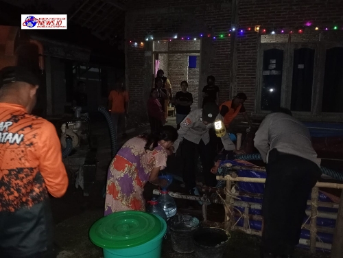 Polisi Kembali Salurkan Bantuan Air Bersih Untuk Warga Desa Jagir Ngawi