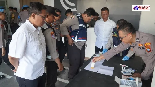 Cegah Penyalahgunaan Narkoba, Polrestabes Surabaya Gelar Tes Urine Untuk Anggota Kepolisian