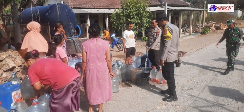 Polisi Kembali Salurkan 10 Ribu Liter Air Bersih Untuk Warga Rejotangan Tulungagung