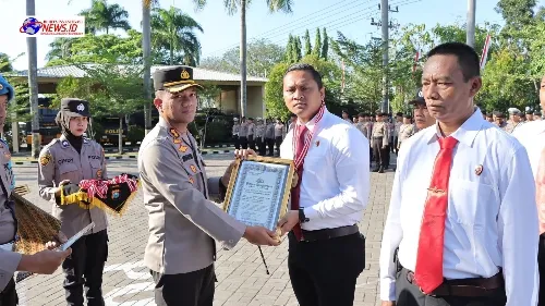 Kapolres Apresiasi Prestasi 11 Anggota Polres Nganjuk Dengan Beri Piagam Penghargaan