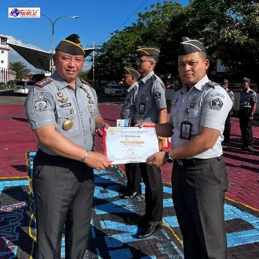 Pemberian Penghargaan Pegawai Teladan Lapas Narkotika Kelas IIA Pamekasan Kanwil Kemenkumham Jatim Triwulan Ketiga