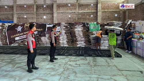 Polres Magetan Perkuat Pengamanan Kedatangan Kotak Suara Pilkada 2024 di Gudang KPUD