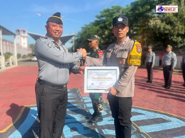 Lapas Narkotika Kelas IIA Pamekasan Kanwil Kemenkumham Jatim Berikan Piagam Penghargaan kepada Instansi Eksternal Atas Kerjasama Dalam Pembinaan Warga Binaan