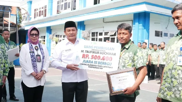 Plt. Bupati Sidoarjo, Subandi Pimpin Apel Pagi di Perumda Delta Tirta