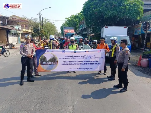 Sambut Harlantas Bhayangkara ke-69, Satlantas Polres Pelabuhan Tanjung Perak dan PT KAI Daop 8 Gencar Sosialisasi Keselamatan di Perlintasan Sebidang