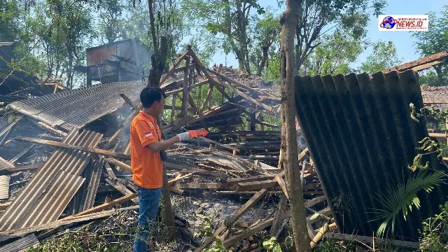 Sebuah Kandang Ayam di Bangkalan Terbakar, Seorang Petani Meninggal Dunia
