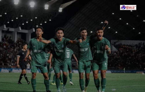 Bripda Rano Jutati Anggota Bidhumas Polda Jatim Pencetak Gol Cabor Sepak Bola PON XXI Raih Medali Emas