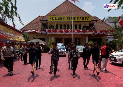 Polsek Simokerto Berhasil Amankan dan Beri Sanksi Sosial Terhadap 10 Remaja Yang Hendak Tawuran