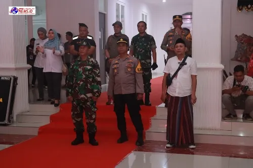 Ratusan Polisi Lakukan Pengamanan, Penetapan Nomor Urut Paslon Pilkada 2024 di Jember Berjalan Kondusif