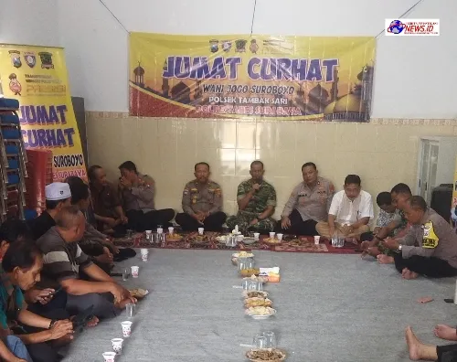 Polrestabes Surabaya Gelar Jum'at Curhat, Bagikan Bansos dan Sarana Kontak Jelang Pilkada 2024