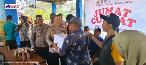Jumat Curhat di Kampung Nelayan, Polres Pelabuhan Tanjung Perak Ajak Warga Jaga Kondusivitas Jelang Pilkada