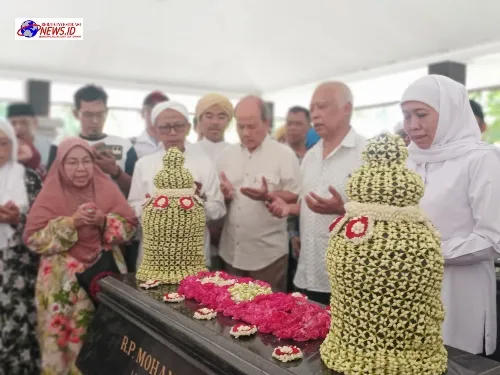 Kunjungan Khofifah Ziarah ke Makam Almarhum Raden Panji H. Muhammad Nur