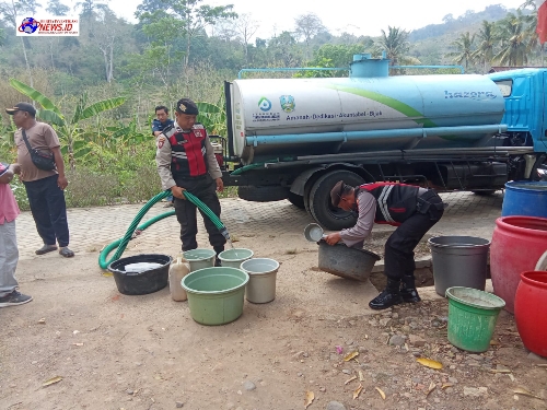 Polres Jember Kembali Salurkan Bantuan Air Bersih ke Desa Andongrejo
