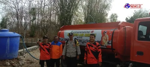 Polres Nganjuk Salurkan Bantuan Air Bersih di Tengah Krisis Kemarau Panjang
