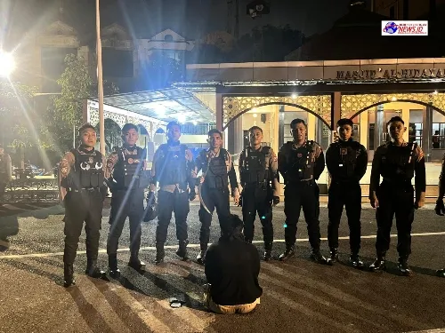 Unit Raimas Polres Pelabuhan Tanjung Perak Amankan Remaja Bawa Celurit di Jalan Tambak Wedi