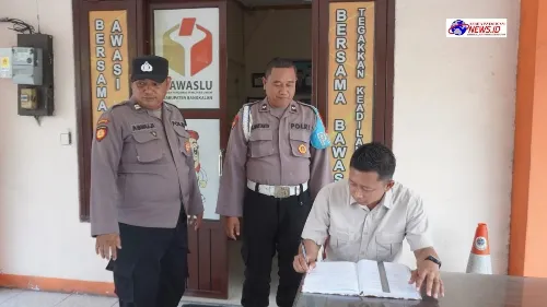 Mendekati Hari Pencoblosan, Polres Bangkalan Tingkatkan Patroli dan Penjagaan Kantor KPU dan Bawaslu