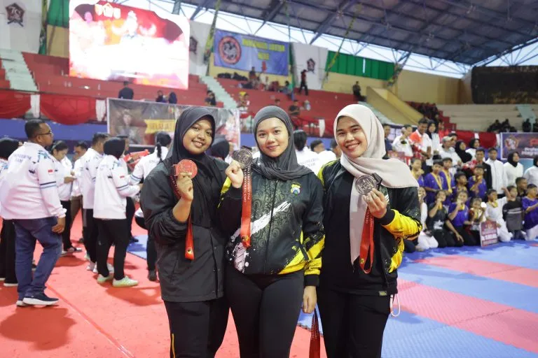 Polwan Satsamapta Polresta Sidoarjo Raih Juara 2 dan 3 Kejuaraan Karate Piala Panglima TNI