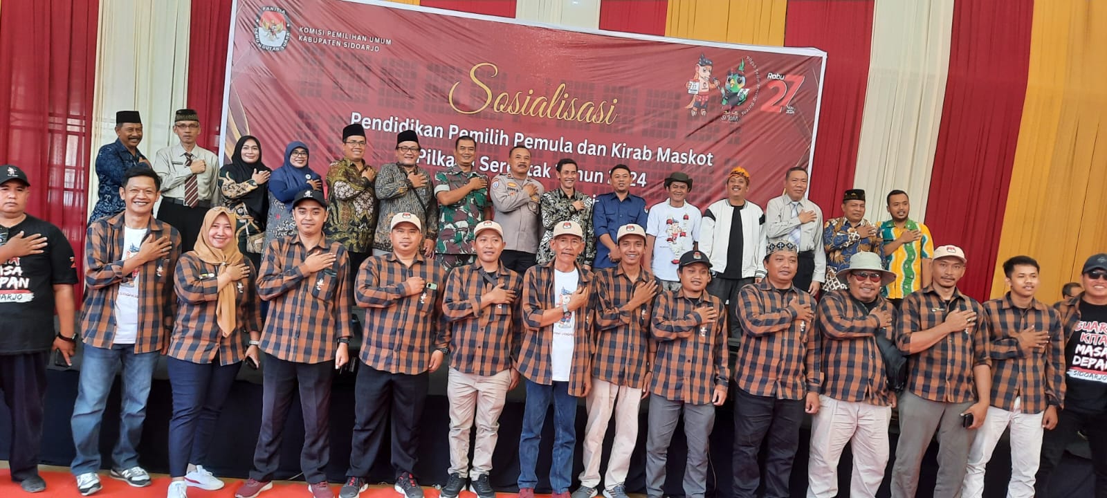 Hari Kedua Kirab Maskot Si JALIH dan KASIJO Oleh KPU Sidoarjo serta Sosialisasi Pemilih Pemula Pelajar SMA di Krian