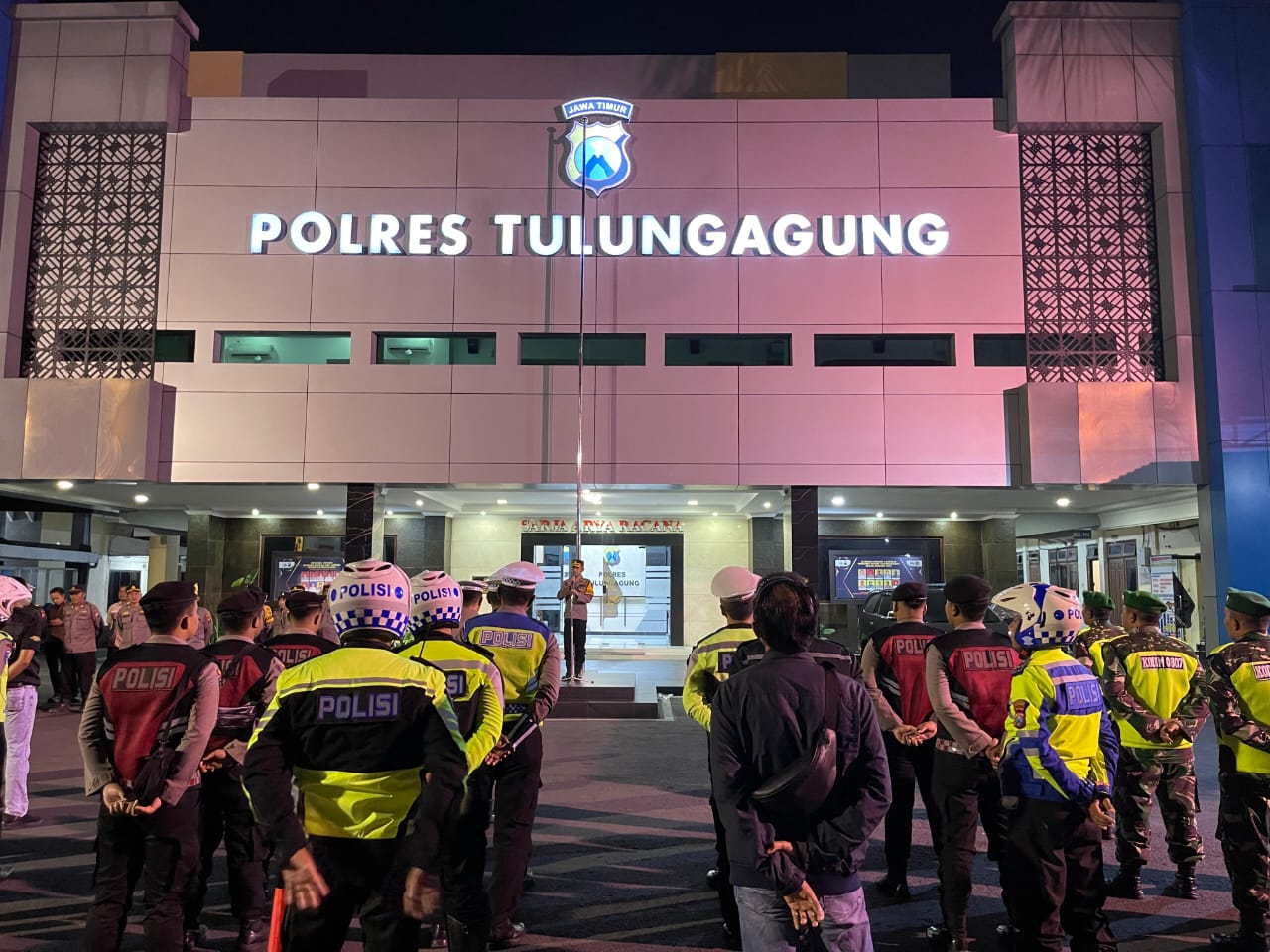 Jelang Pelantikan Presiden Terpilih, Polri dan TNI di Tulungagung Patroli Skala Besar