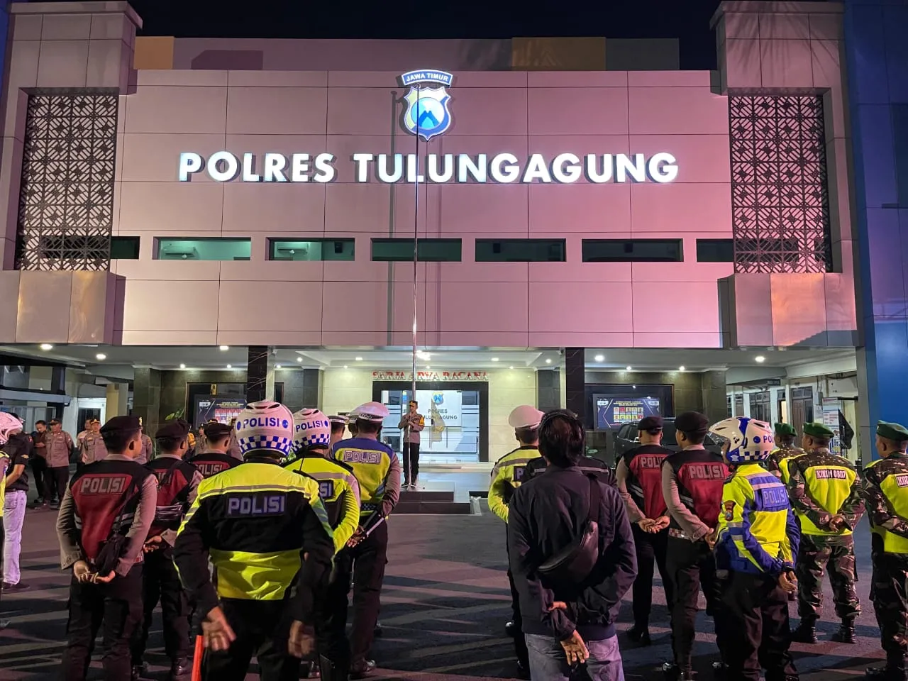 Jelang Pelantikan Presiden Terpilih, Polri dan TNI di Tulungagung Patroli Skala Besar