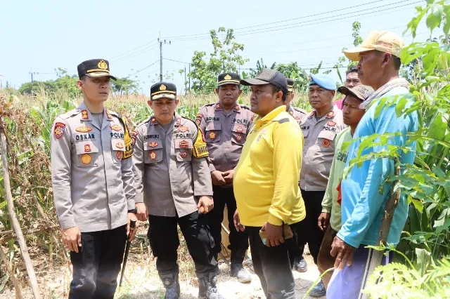 Dukung Asta Cita Polres Tuban Beri Bantuan Pupuk Untuk Petani Jagung di Tambakboyo