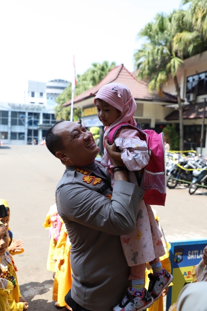 Polisi Sahabat Anak, Kapolresta Malang Mengedukasi Anak Usia Dini Agar Tertib Berlalu lintas