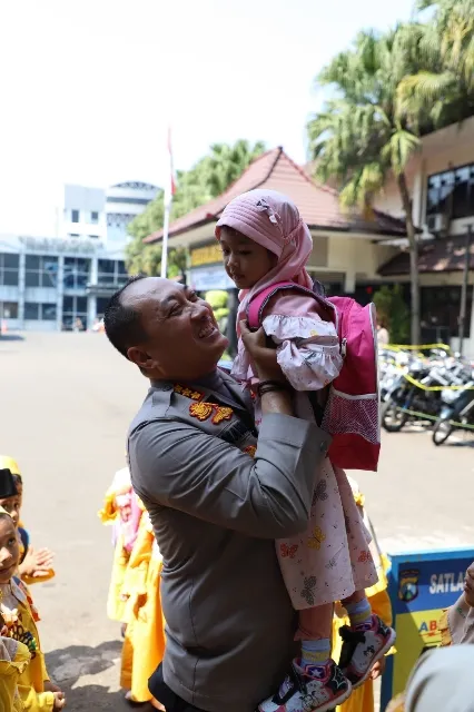 Polisi Sahabat Anak, Kapolresta Malang Mengedukasi Anak Usia Dini Agar Tertib Berlalu lintas
