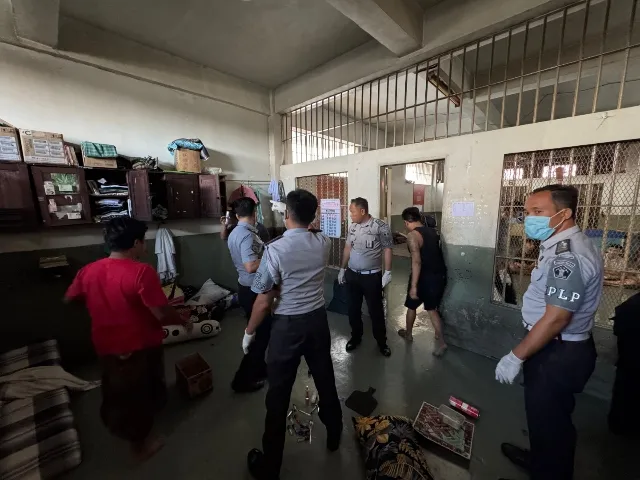 Lapas Narkotika Kelas IIA Pamekasan Kanwil Kementerian Imigrasi dan Pemasyarakatan Kembali Gelar Penggeledahan Kamar Hunian