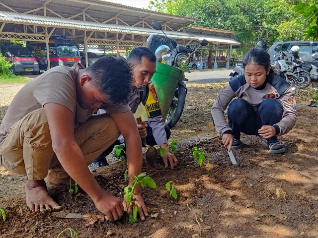 Wujudkan Program Asta Cita, Polres Bangkalan Gandeng Saka Bhayangkara Garap “Kebun Mini” Memandirikan Ketahanan Pekarangan