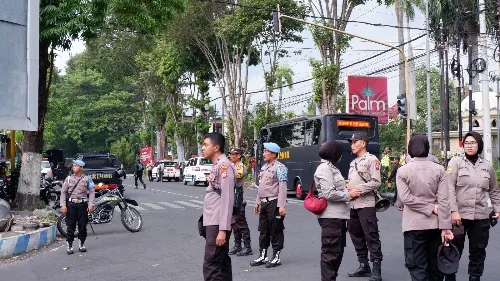 Kolaborasi Polisi dan TNI Lakukan Pengamanan, Debat Kedua Pilkada di Bondowoso Berlangsung Kondusif