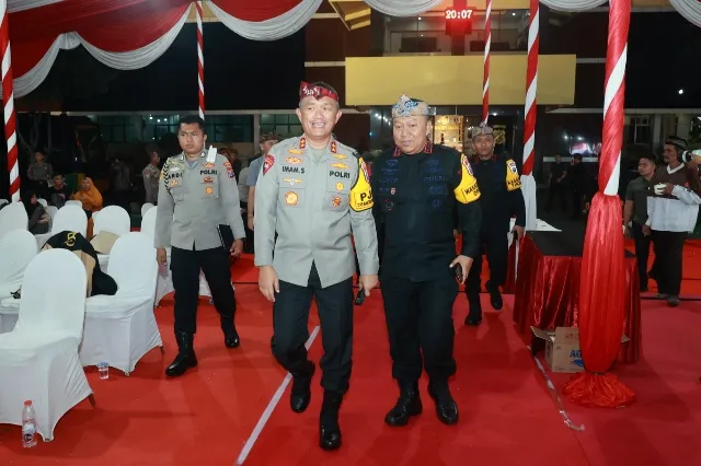 Lestarikan Budaya Daerah, Polda Jatim Gelar Pertunjukan Wayang Kulit di HUT Korps Brimob ke-79 dan Polairud ke-74