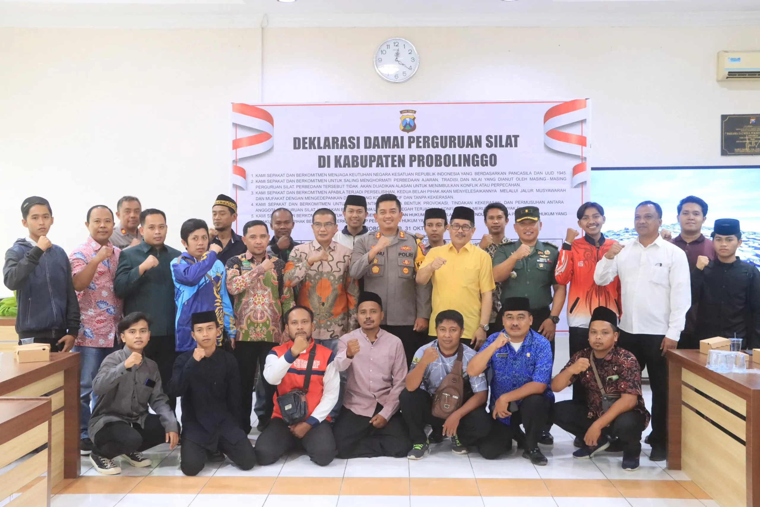 Harkamtibmas Pilkada 2024 Perguruan Silat Gelar Ikrar Kesepakatan dan Komitmen Damai di Mapolres Probolinggo