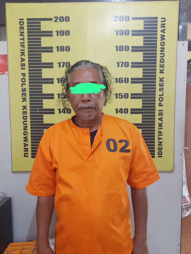Akibat Pengaruh Miras, Seorang Pria Paruh Baya Tega Bacok Tetangga