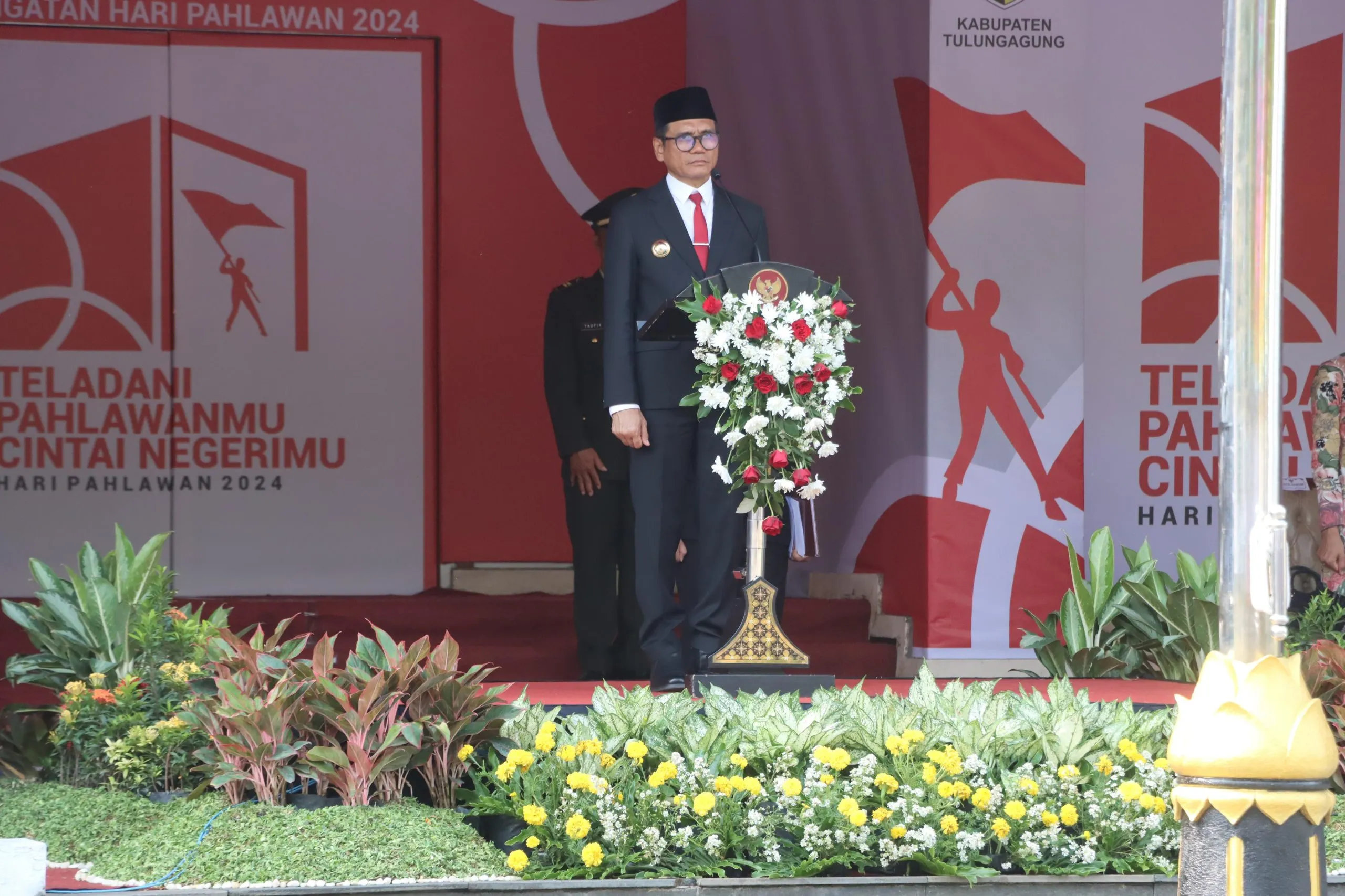 Kapolres Tulungagung Ikuti Upacara Bendera Dalam Peringatan Hari Pahlawan Ke-78