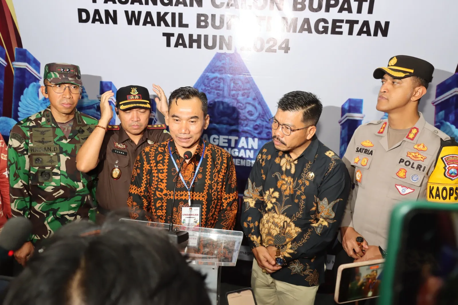 Polres Magetan Terjunkan Ratusan Personel Gabungan Amankan Debat Publik Terakhir Pilkada 2024