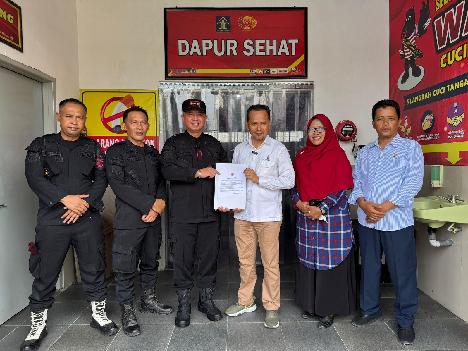 Lapas Narkotika Kelas IIA Pamekasan Kanwil Kementerian IMIPAS Terima Sertifikat Halal Dari Kemenag