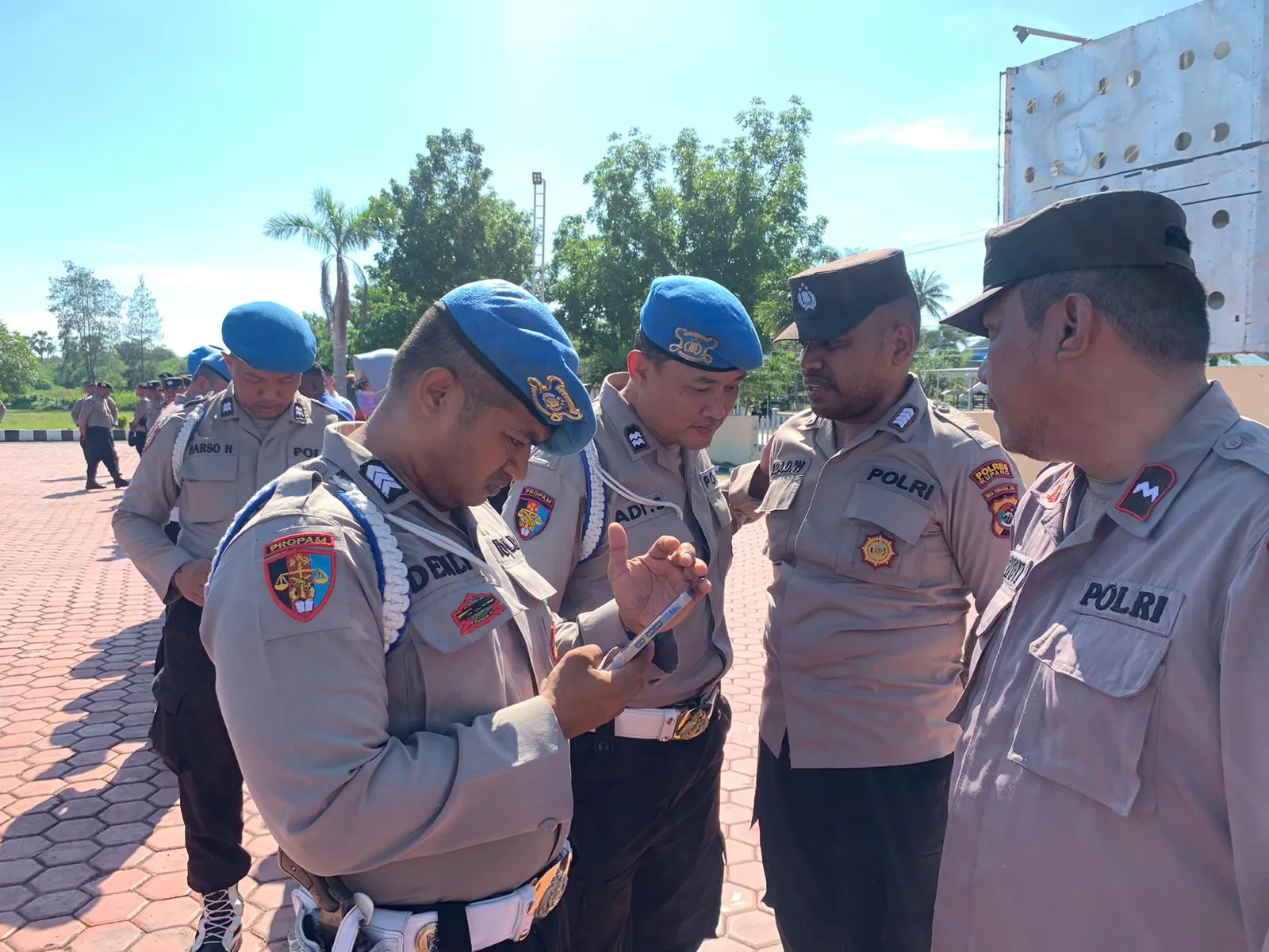 Mengejutkan ! Bid Propam Polda NTT Mendadak Razia Ponsel Anggota Polres Kupang, Ada Apa ??