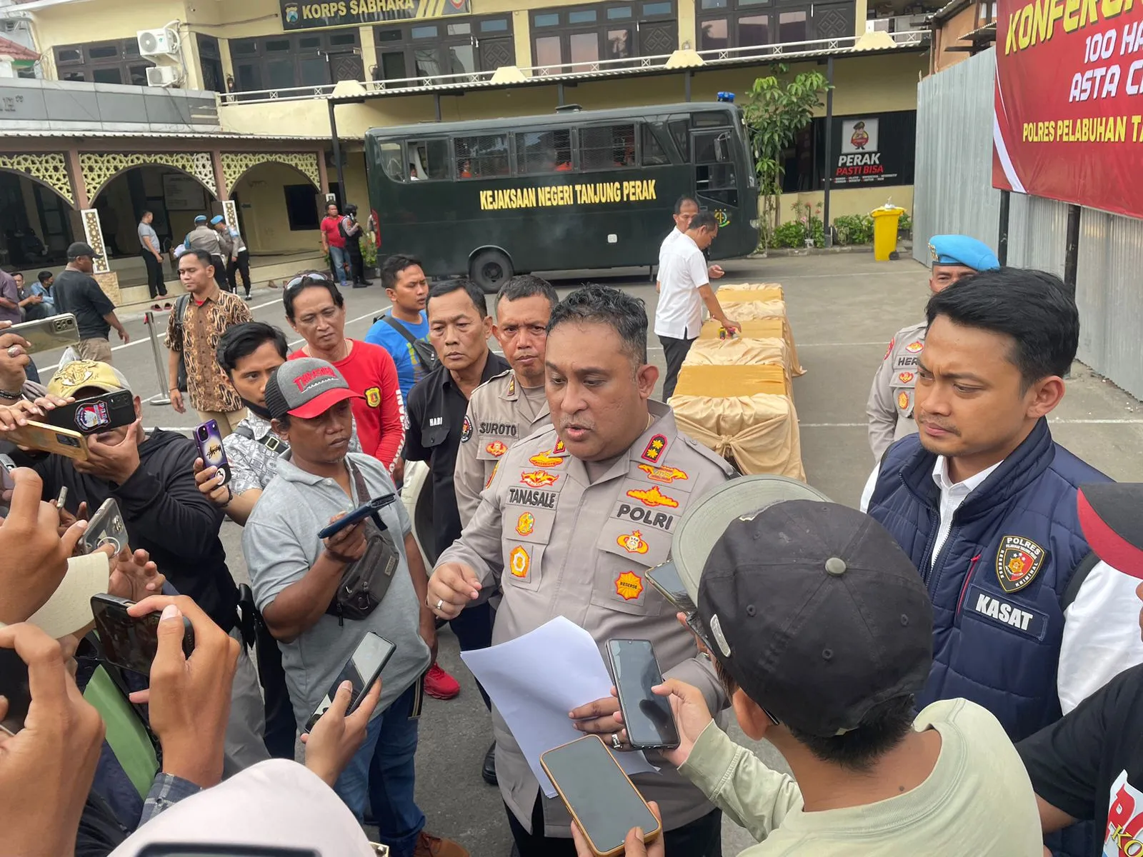 Dalam Dua Pekan Polres Pelabuhan Tanjung Perak Amankan 22 Tersangka Kasus Judol, TPPO dan TPPA