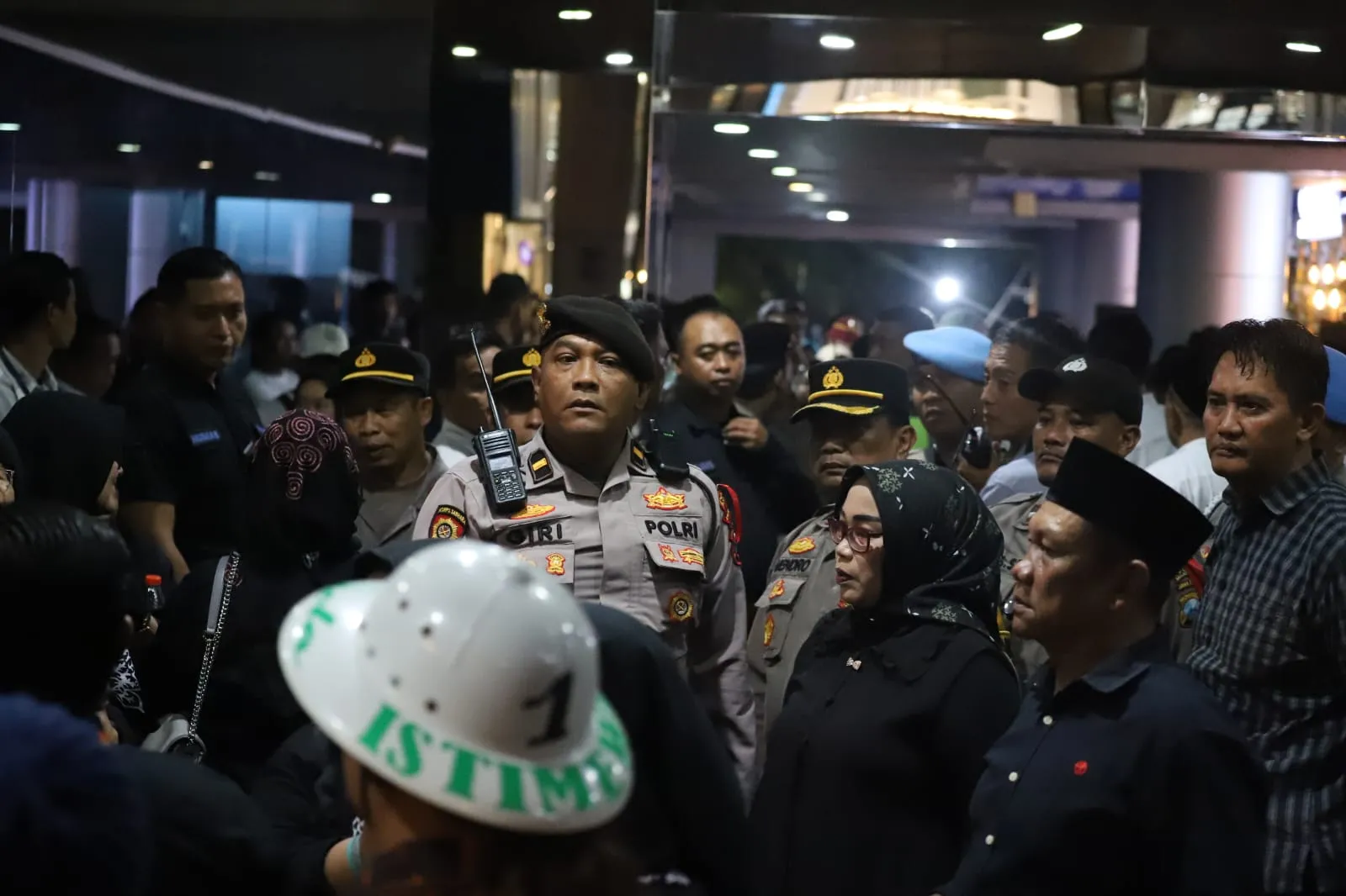 Polres Mojokerto Libatkan Personel Gabungan, Debat Pamungkas Pilkada 2024 Berjalan Aman