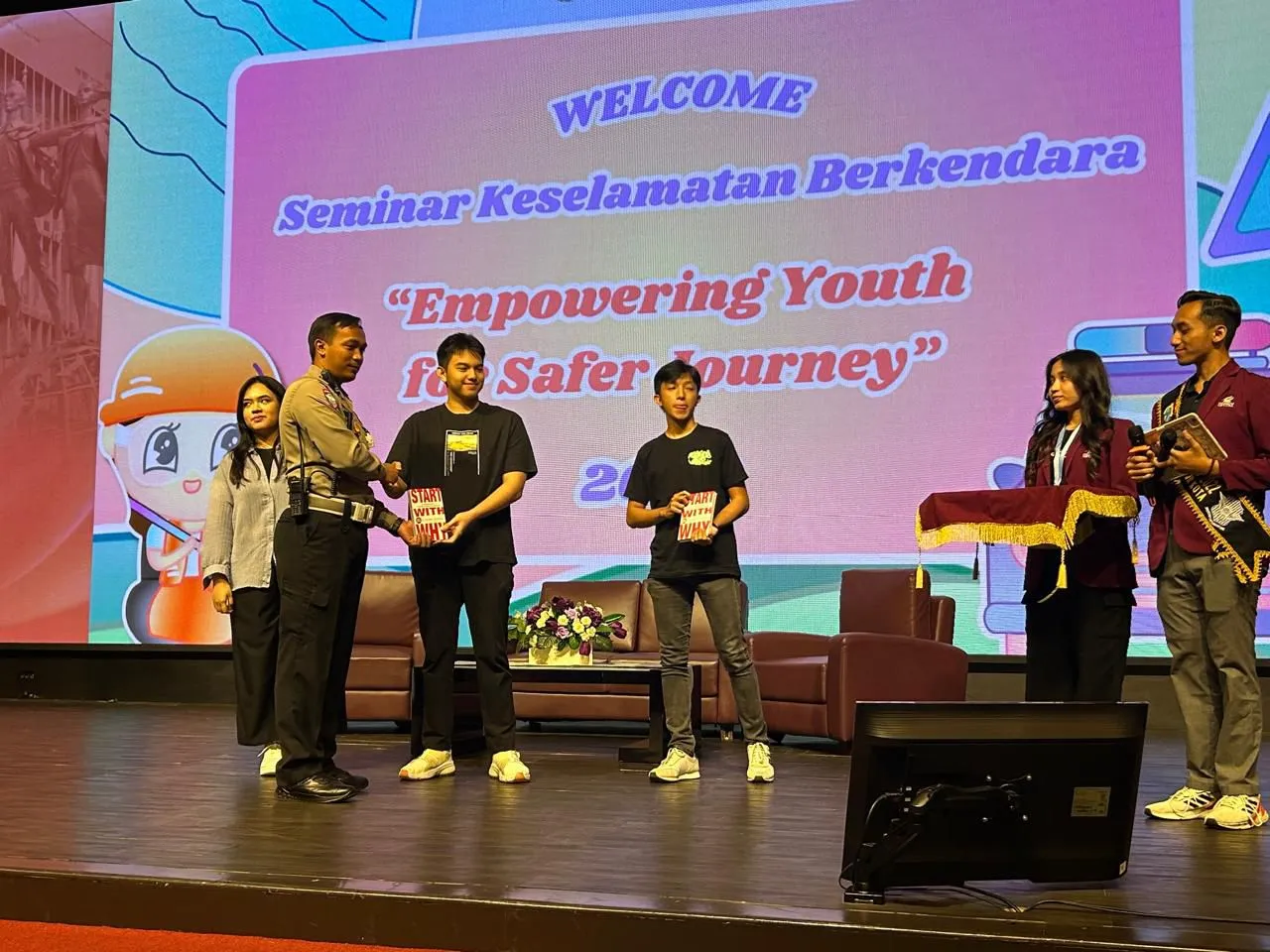 Kanit Turjawali Satlantas Polrestabes Surabaya Sosialisasikan Keselamatan Berlalu Lintas di Universitas Ciputra