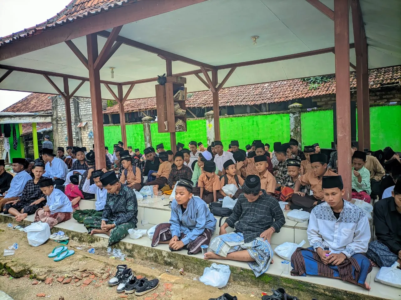 Sejumlah Ulama Hadir Dalam Acara Haul Ke 9, K.H Miftahul Arifin dan Keluarga Besar Ponpes Mansyaul Ulum