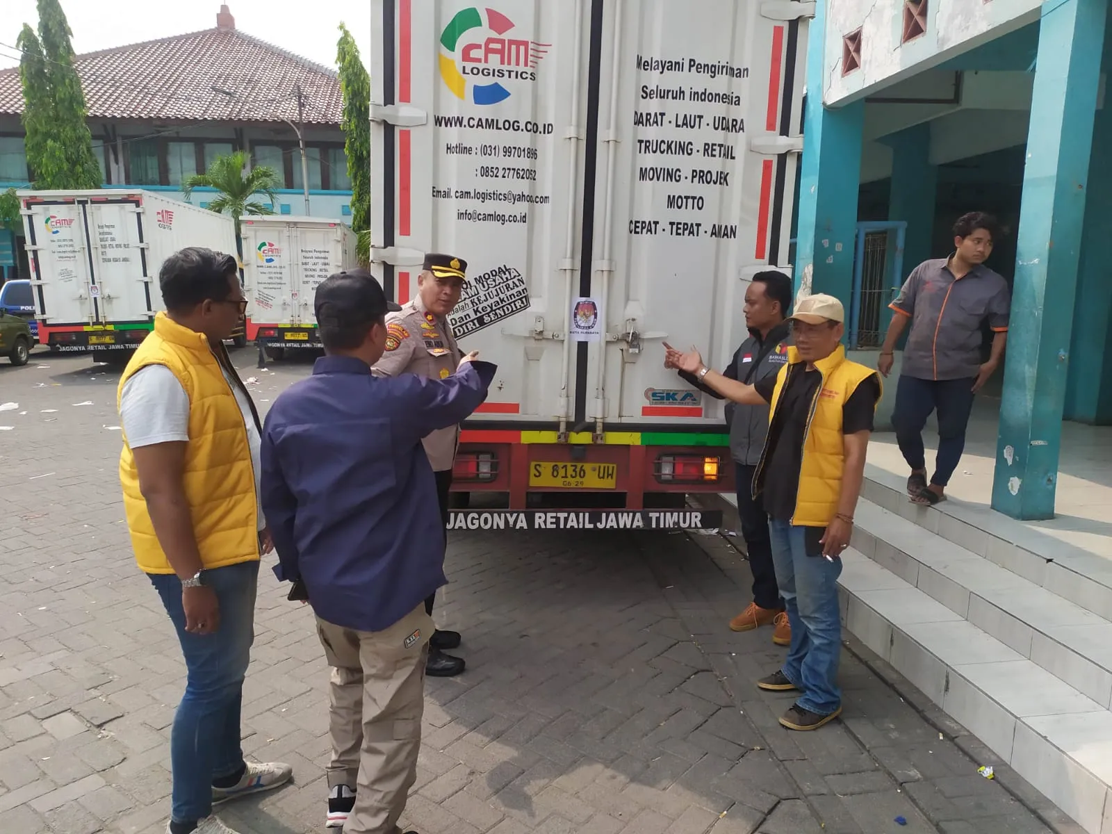 Pastikan Logistik Pilkada Aman, Polres Pelabuhan Tanjung Perak Kawal Pendistribusian Logistik Pilkada ke Tingkat PPK